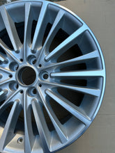 Load image into Gallery viewer, 1x Alufelge 19 Zoll 9.0" 5x120 44ET Glanz Silber 6857670 BMW F06 F10 Rim Wheel FEL5157661839wd