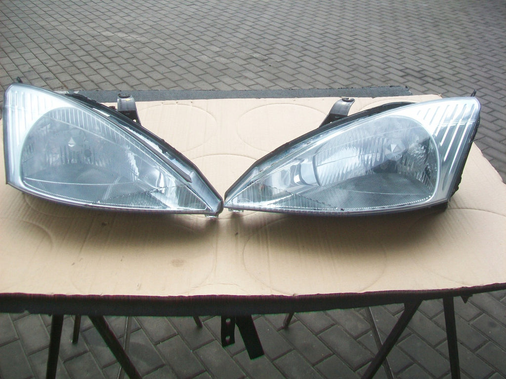 Frontscheinwerfer Ford Focus Ein Stück (Rechts oder Links) Headlight