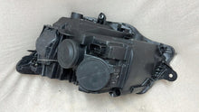 Laden Sie das Bild in den Galerie-Viewer, Frontscheinwerfer VW T6 7L1941006B Halogen Rechts Scheinwerfer Headlight