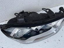 Laden Sie das Bild in den Galerie-Viewer, Frontscheinwerfer Audi A1 82A941004 Rechts Scheinwerfer Headlight SCH2484681824fq