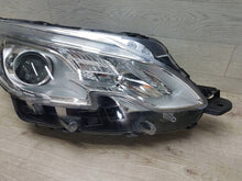 Laden Sie das Bild in den Galerie-Viewer, Frontscheinwerfer Peugeot 2008 I 9677810280 90015176 Rechts Headlight