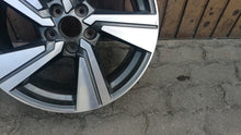 Laden Sie das Bild in den Galerie-Viewer, 1x Alufelge 18 Zoll 7.0" 5x112 45ET Glanz 81A601025G Audi Q2 Mg Rim Wheel FEL1694557641sk