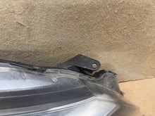 Load image into Gallery viewer, Frontscheinwerfer Toyota Yaris Rechts Scheinwerfer Headlight