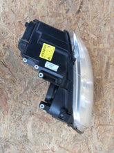 Laden Sie das Bild in den Galerie-Viewer, Frontscheinwerfer VW Touran 1T0941005F Ein Stück (Rechts oder Links) Headlight