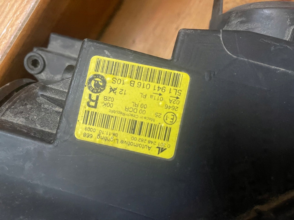 Frontscheinwerfer Skoda Yeti 5L1941016 Rechts Scheinwerfer Headlight