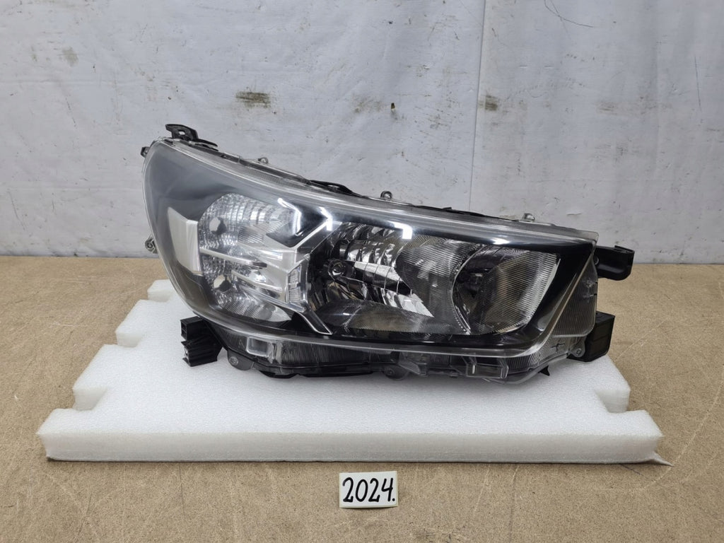 Frontscheinwerfer Toyota Hilux VIII 1EJ-923364 Rechts Scheinwerfer Headlight SCH6072047314cj