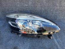 Load image into Gallery viewer, Frontscheinwerfer Renault Scenic 260601946R Halogen Rechts oder Links