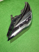 Laden Sie das Bild in den Galerie-Viewer, Frontscheinwerfer Opel Astra 662588537 39081892 Links Scheinwerfer Headlight SCH6798037068ok