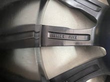 Laden Sie das Bild in den Galerie-Viewer, 1x Alufelge 20 Zoll 10.5&quot; 5x112 40ET 6880047 BMW X5 G05 G06 Rim Wheel