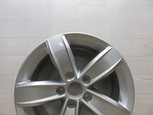 Laden Sie das Bild in den Galerie-Viewer, 1x Alufelge 16 Zoll 6.0&quot; 5x112 43ET 2GA001025Q VW T-Roc Rim Wheel