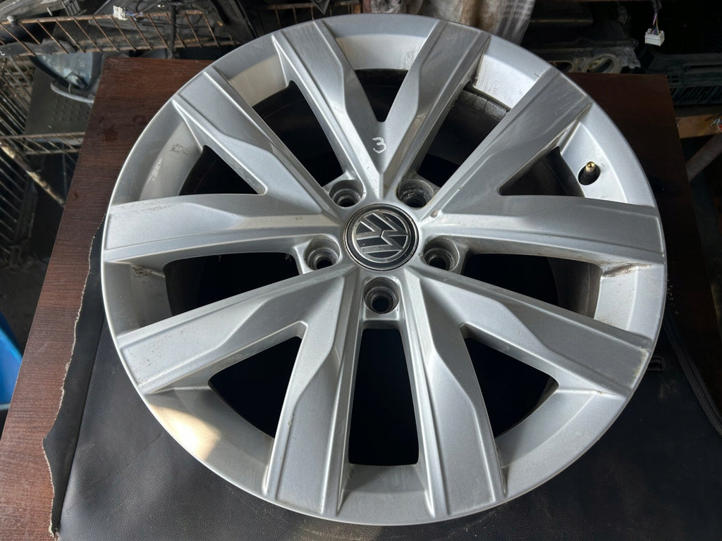 1x Alufelge 17 Zoll 7.0" 5x112 38ET Glanz Silber 3G0601025 VW Rim Wheel FEL9087261723kb