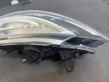 Laden Sie das Bild in den Galerie-Viewer, Frontscheinwerfer Renault Clio IV Hatchback 0104639990001033633362 Links SCH3806066133ze