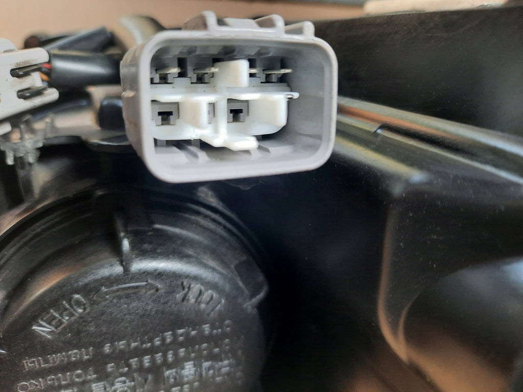 Frontscheinwerfer Mitsubishi Outlander III 4B45X8301C2 Xenon Links Headlight