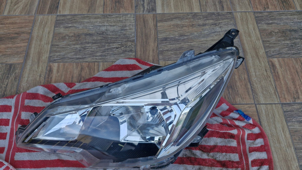 Frontscheinwerfer Mitsubishi Space Star 8301D445 Links Scheinwerfer Headlight SCH7457631971cz