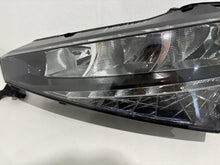 Laden Sie das Bild in den Galerie-Viewer, Frontscheinwerfer Skoda Scala 657941015 657941016 Ein Satz Headlight SCH9262067160pi