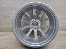 Laden Sie das Bild in den Galerie-Viewer, 1x Alufelge 18 Zoll 7.5" 5x112 39ET Glanz Silber 8W0601025ED Audi A4 Rim Wheel FEL5353319580oq