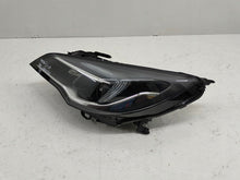 Laden Sie das Bild in den Galerie-Viewer, Frontscheinwerfer Opel Astra 39081892 Links Scheinwerfer Headlight SCH9625789995jg