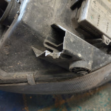 Laden Sie das Bild in den Galerie-Viewer, Frontscheinwerfer Mercedes-Benz W220 0301178273 Links Scheinwerfer Headlight SCH8635341392ws
