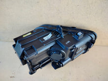 Laden Sie das Bild in den Galerie-Viewer, Frontscheinwerfer Hyundai Kona 92102J9100 Rechts Scheinwerfer Headlight