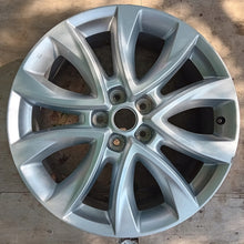 Load image into Gallery viewer, 1x Alufelge 19 Zoll 7.0&quot; 5x114.3 50ET Glanz Silber 9965087090 Mazda Cx-5 Mg