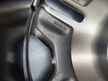 Load image into Gallery viewer, 1x Alufelge 19 Zoll 7.5&quot; 5x114.3 49 5ET 52910-S1730 Hyundai Santa Fe Rim Wheel