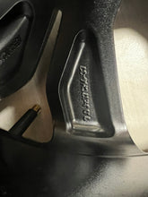 Load image into Gallery viewer, 1x Alufelge 17 Zoll 7.0" 4x100 37ET Glanz Graphit 403008911R Mg Clio I V FEL5244548925ui