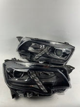 Laden Sie das Bild in den Galerie-Viewer, Frontscheinwerfer Peugeot Partner Rifter 90146217 Ein Satz Headlight SCH4743657832jv