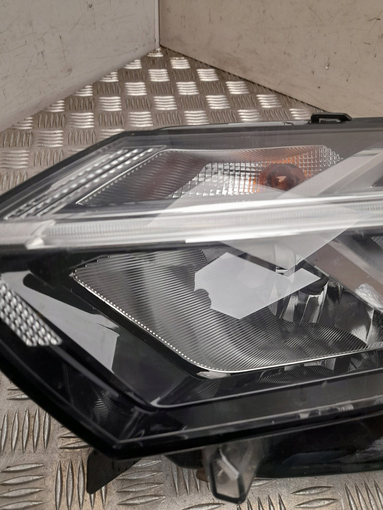 Frontscheinwerfer Dacia Sandero III 260602888R Links Scheinwerfer Headlight SCH9129420875kd