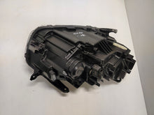 Laden Sie das Bild in den Galerie-Viewer, Frontscheinwerfer Dacia Duster 260101613R LED Links Scheinwerfer Headlight