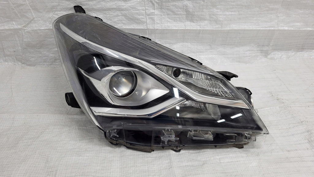 Frontscheinwerfer Toyota Yaris LED Rechts Scheinwerfer Headlight