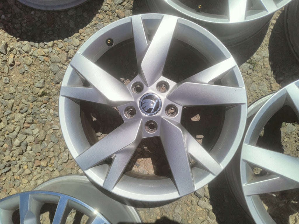 4x Alufelge 17 Zoll 6.5" 5x112 46ET Glanz Silber 5E3601025 Skoda Octavia 5e3 I FEL8069395154cv