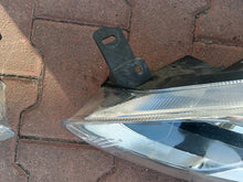 Laden Sie das Bild in den Galerie-Viewer, Frontscheinwerfer Ford Fiesta I Ein Satz Scheinwerfer Headlight SCH5709558295by