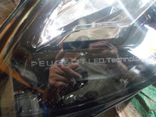 Laden Sie das Bild in den Galerie-Viewer, Frontscheinwerfer Peugeot 2008 II 9833036180 LED Rechts Scheinwerfer Headlight