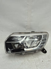 Laden Sie das Bild in den Galerie-Viewer, Frontscheinwerfer Dacia Logan Sandero II 260605665R Links Scheinwerfer Headlight SCH3322852854kx