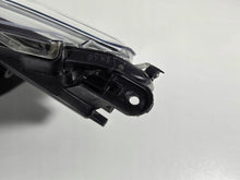 Laden Sie das Bild in den Galerie-Viewer, Frontscheinwerfer Toyota Hilux VIII 81110-0KU80 LED Rechts Headlight SCH2150769633dm