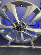 Laden Sie das Bild in den Galerie-Viewer, 4x Alufelge 17 Zoll 7.0" 5x112 48 5ET Glanz Silber A2054018000 Mercedes-Benz I FEL9501591190jz