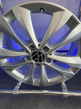Laden Sie das Bild in den Galerie-Viewer, 4x Alufelge 17 Zoll 7.0" 5x112 48 5ET Glanz Silber A2054018000 Mercedes-Benz I FEL9501591190jz