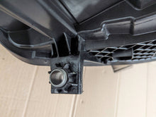 Laden Sie das Bild in den Galerie-Viewer, Frontscheinwerfer Mercedes-Benz Vito W447 A4479067700 Links Headlight SCH6816796411rw