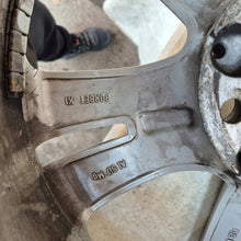 Load image into Gallery viewer, 1x Alufelge 17 Zoll 7.5" A2044010402 Mercedes-Benz W204 Rim Wheel