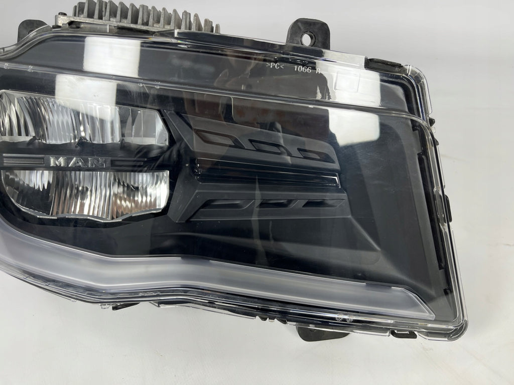 Frontscheinwerfer Man 81251016820 LED Rechts Scheinwerfer Headlight SCH8999696303rb