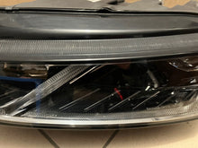 Laden Sie das Bild in den Galerie-Viewer, Frontscheinwerfer Skoda Octavia IV 5E4941015A Links Scheinwerfer Headlight SCH8302477565iw