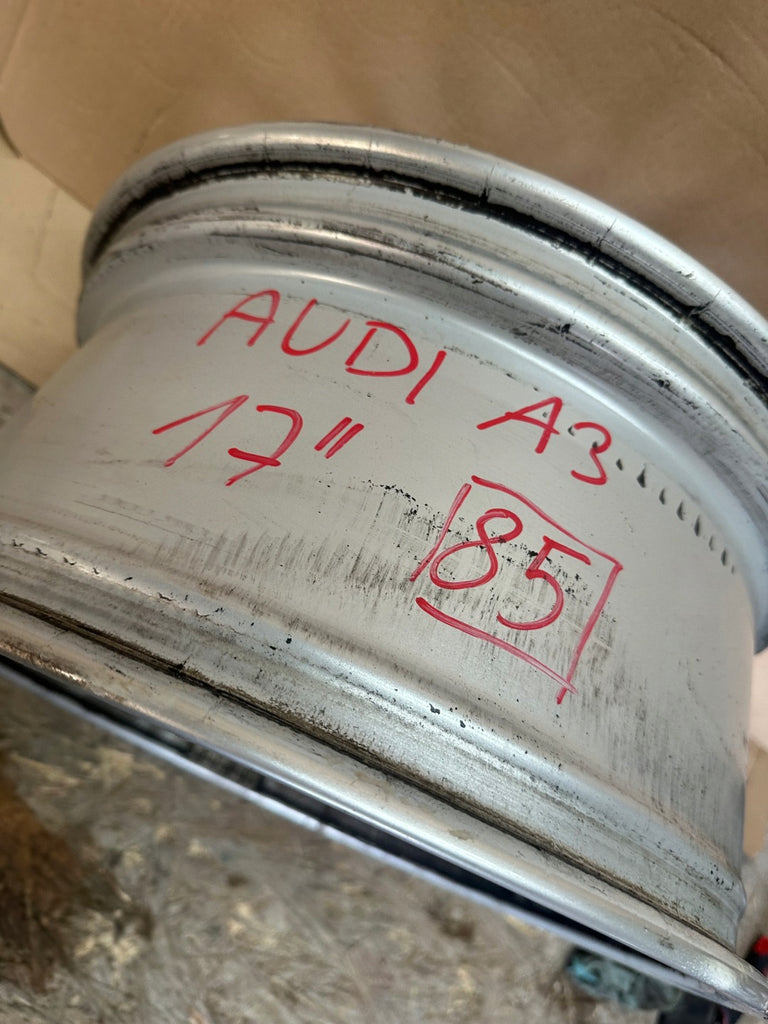 1x Alufelge 17 Zoll 7.5" 5x112 51ET Glanz Silber 8V0601025BN Audi A3 Rim Wheel FEL2840150169ne