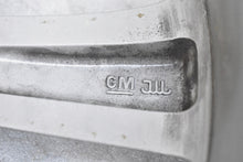 Laden Sie das Bild in den Galerie-Viewer, 1x Alufelge 18 Zoll 8.0&quot; 5x115 46ET Glanz Grau 13259251 Opel Astra J Zafira C