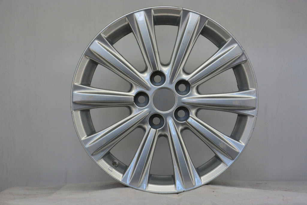 1x Alufelge 17 Zoll 7.0" 5x114.3 39ET Glanz Silber PZ474-E8673- Toyota Rim Wheel