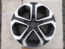 Load image into Gallery viewer, 1x Alufelge 17 Zoll 7.0&quot; 5x114.3 55ET T7A17070B Honda Hrv Hr-V Hr V Crv