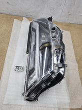 Laden Sie das Bild in den Galerie-Viewer, Frontscheinwerfer Toyota Rav V 4 2311140261 Full LED Links Headlight SCH7441837583pw