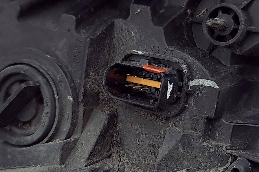 Frontscheinwerfer Opel Vivaro 1LE01156503 Ein Stück (Rechts oder Links)