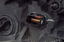 Laden Sie das Bild in den Galerie-Viewer, Frontscheinwerfer Opel Vivaro 1LE01156503 Ein Stück (Rechts oder Links)