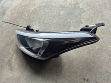 Load image into Gallery viewer, Frontscheinwerfer Hyundai I20 01048099900010 92101C8000 Links Headlight