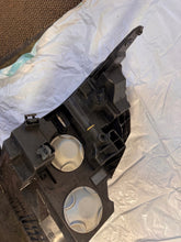 Laden Sie das Bild in den Galerie-Viewer, Frontscheinwerfer Ford Courier III R2X613W029 Rechts Scheinwerfer Headlight SCH8243346156su